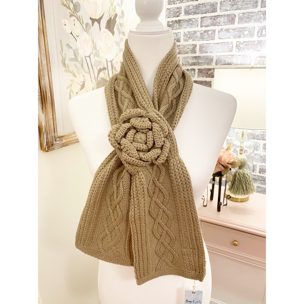 NWT Mudpie sweater scarf